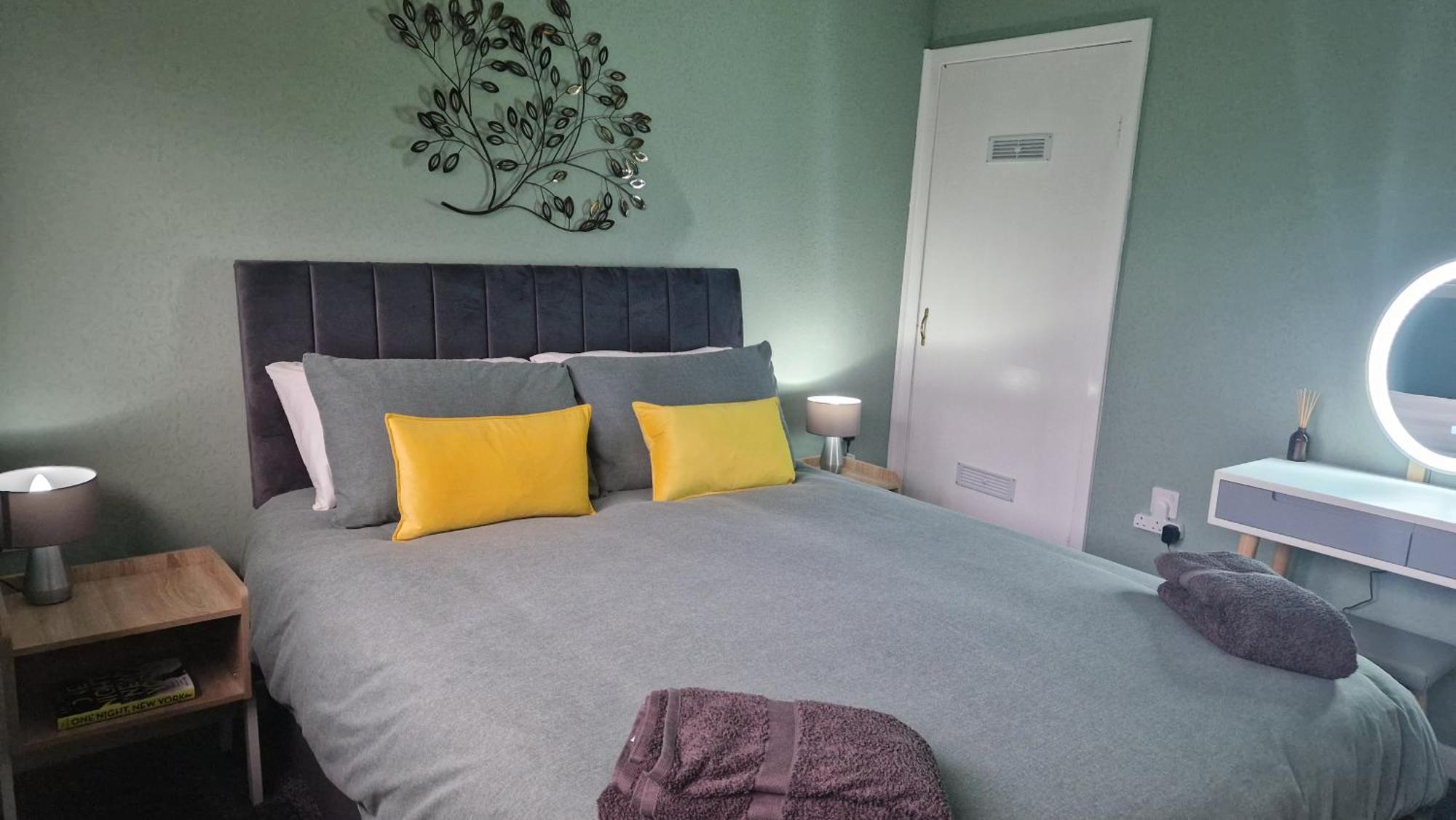175 On Clyde - Spacious & Cosy Cedar Wood Bungalow 헬렌스버그 외부 사진